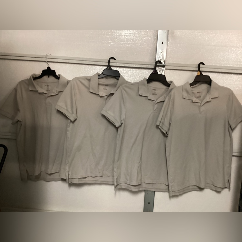 4 men’s polar shirts, size medium